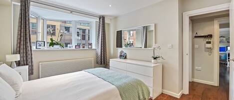 Basic Apartment | 1 bedroom, laptop workspace, iron/ironing board, bed sheets