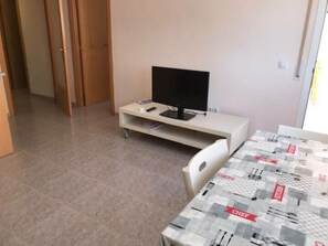 Interior - Cozy 2-Bed Apt in Mont-roig del Camp with Pool, Balcony & AC (Miami Playa)