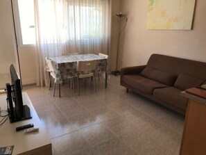 Interior - Cozy 2-Bed Apt in Mont-roig del Camp with Pool, Balcony & AC (Miami Playa)