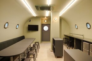In-room dining - RED SUBMARINE - Hostel (Kure)