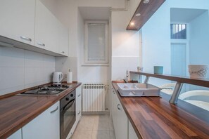 Kühlschrank, Mikrowelle, Ofen, Geschirrspüler