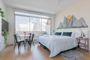 1 chambre, bureau, fer et planche à repasser, Wi-Fi