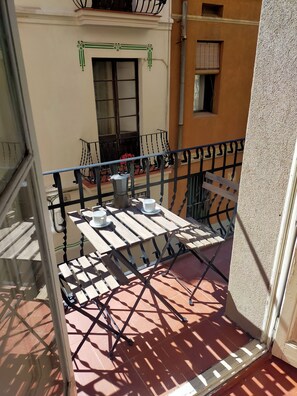 Outdoor dining - Hermoso Apartamento con Terraza Privada (Barcelona)