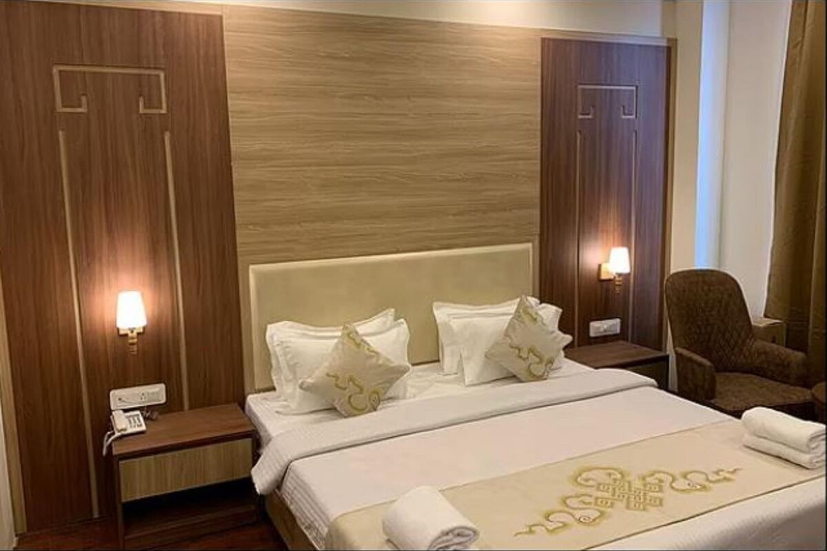 1 bedroom, blackout drapes, soundproofing, WiFi (free)