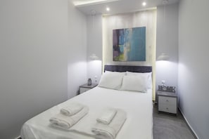 2 chambres, literie de qualité, bureau, fer et planche à repasser