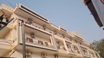Mặt tiền nơi lưu trú