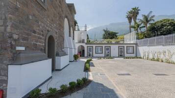 Superior-Vierbettzimmer | 1 Schlafzimmer, hochwertige Bettwaren, Daunenbettdecken, Schreibtisch