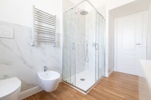 Comfort Apartment | Bathroom