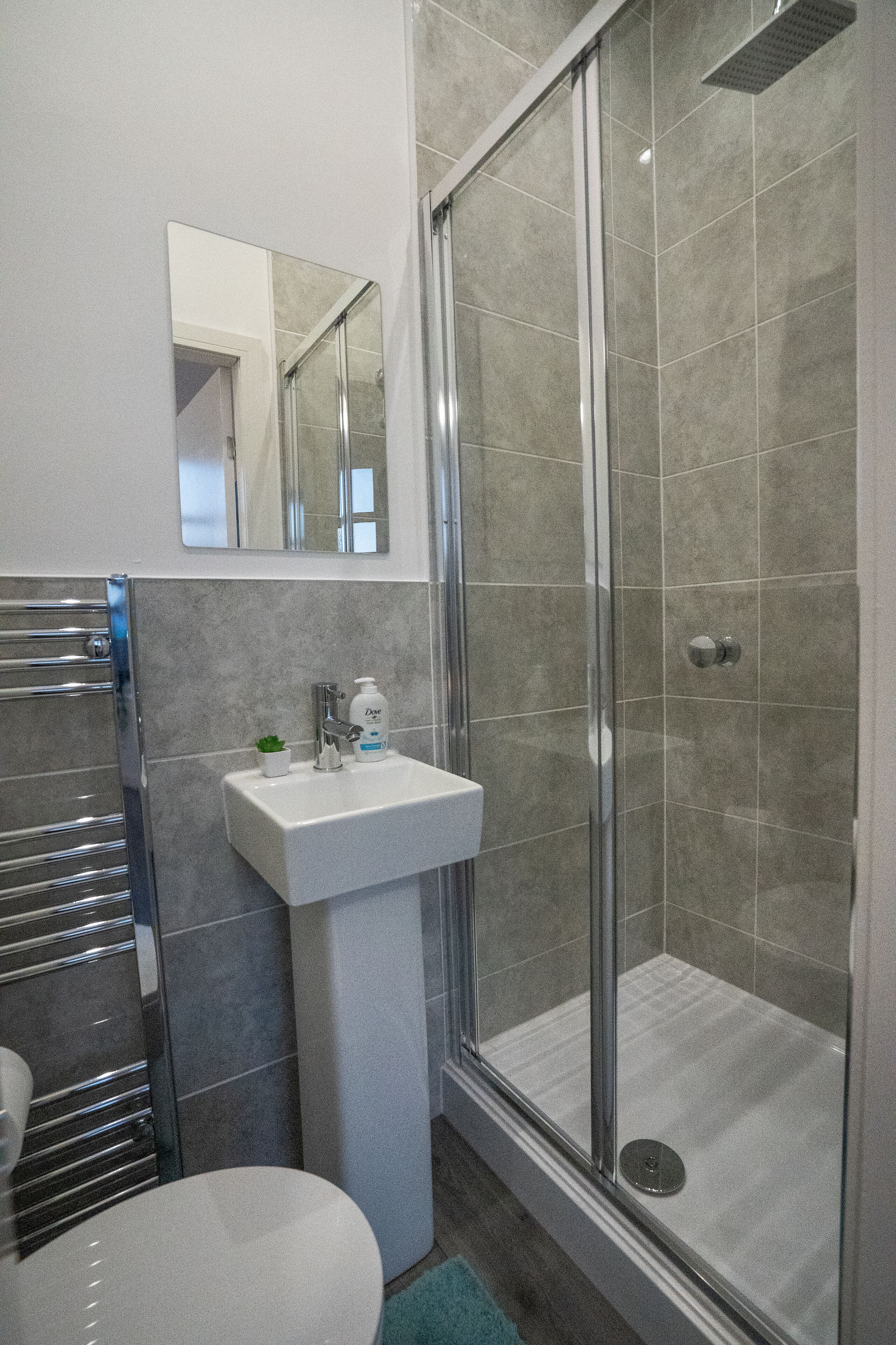 Apartment | Bathroom | Separate bathtub and shower, deep-soaking bathtub, towels