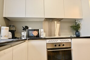 KylskÄp, mikrovÄgsugn, ugn och spishÀll