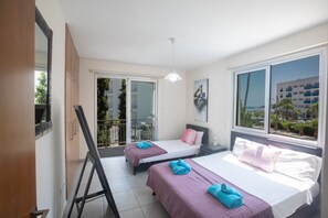 3 soverom, safe på rommet, strykejern/-brett og reiseseng for barn