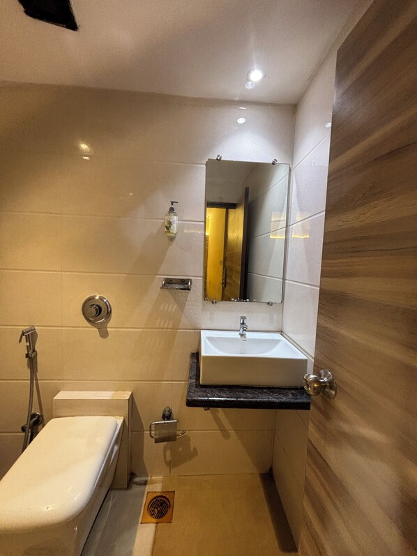 Standard Room | Bathroom shower