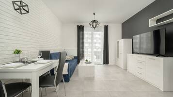 Apartment, 1 Bedroom, Balcony | Living area