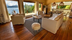 Unclassified image, 3 of 18, button - House next to Lake Nahuel Huapi: with stunning panoramic views & Outdoor Jacuzzi (Villa La Angostura)