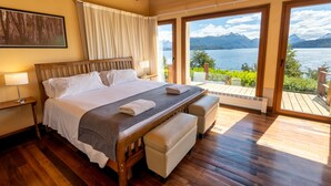 Unclassified image, 5 of 18, button - House next to Lake Nahuel Huapi: with stunning panoramic views & Outdoor Jacuzzi (Villa La Angostura)