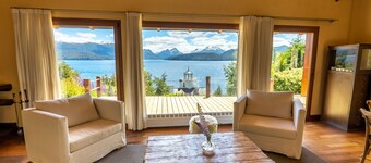 House next to Lake Nahuel Huapi: with stunning panoramic views