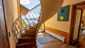 Unclassified image, 4 of 18, button - House next to Lake Nahuel Huapi: with stunning panoramic views & Outdoor Jacuzzi (Villa La Angostura)