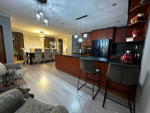 Acuvea In - Modern and electricity backed up 3bedroom & 2 full bathroom house. 