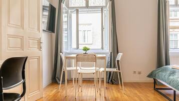 Standard-Apartment | 2 Schlafzimmer, kostenloses WLAN, Bettwäsche