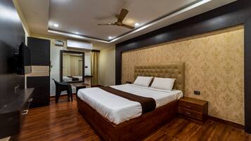 Chambre Exécutive | Literie hypoallergénique, matelas mémoire de forme, bureau