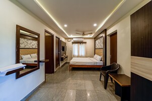 家庭房 | 防过敏的被褥、记忆海绵床垫、办公桌、免费 WiFi