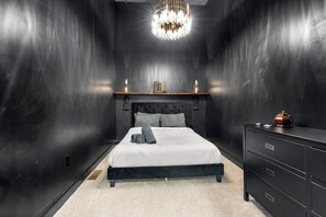 7 bedrooms, iron/ironing board, WiFi, bed sheets