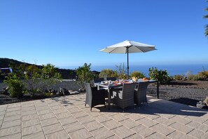 Outdoor dining - Appartement Caldera - Meerblick, Bestens Ausgestattet, Gelegen in Las Norias (CN)