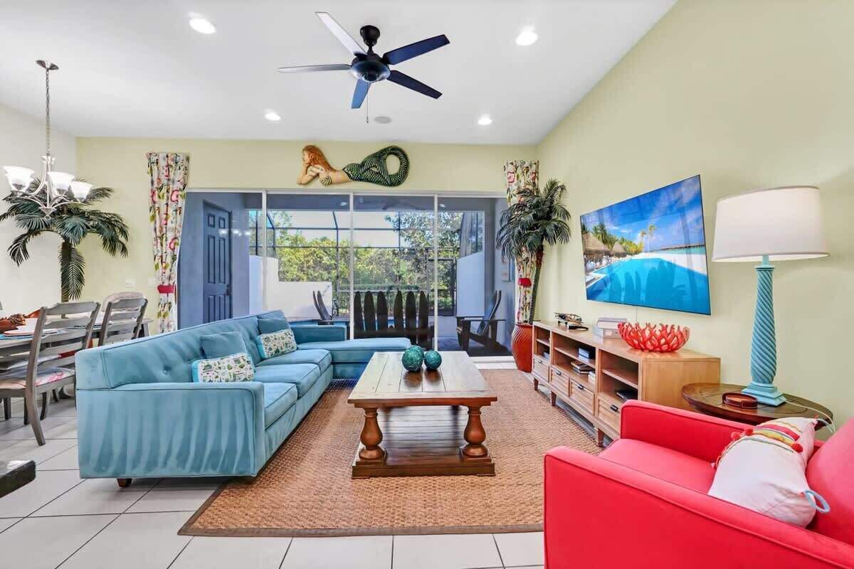 Spacious 4br Townhouse W/ Pool & Backyard - Davenport