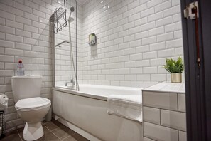 淋浴设施、吹风机、毛巾