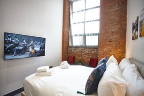 1 غرفة نوم ومكتب ومكواة/لوح كي وسرير سفر