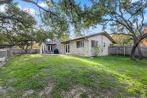 Exterior - Private Pool Paradise with Room to Spread Out (Austin)