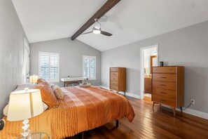 3 bedrooms, desk, iron/ironing board, WiFi