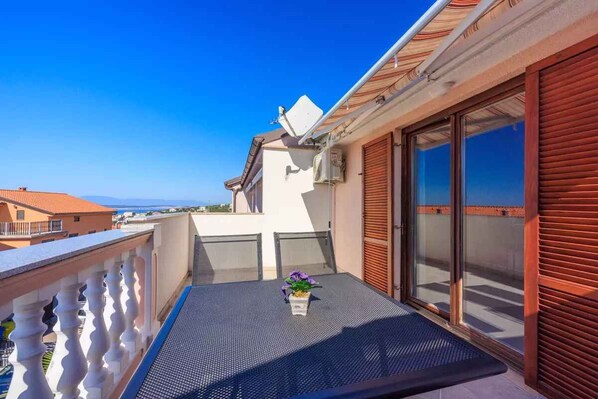 Property grounds - Holiday apartment with balcony and sea view (Crikvenica)