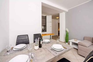 Dining - Holiday apartment with balcony and sea view (Crikvenica)