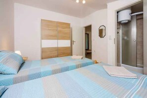 2 bedrooms, WiFi - Holiday apartment with balcony and sea view (Crikvenica)