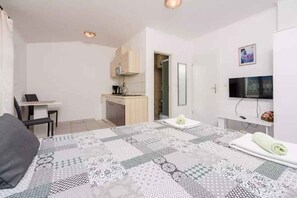 1 室のベッドルーム、WiFi