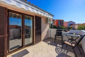 Outdoor dining - Studio with fantastic balcony and sea view (Crikvenica)