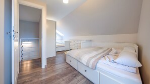 Apartment (6 B)