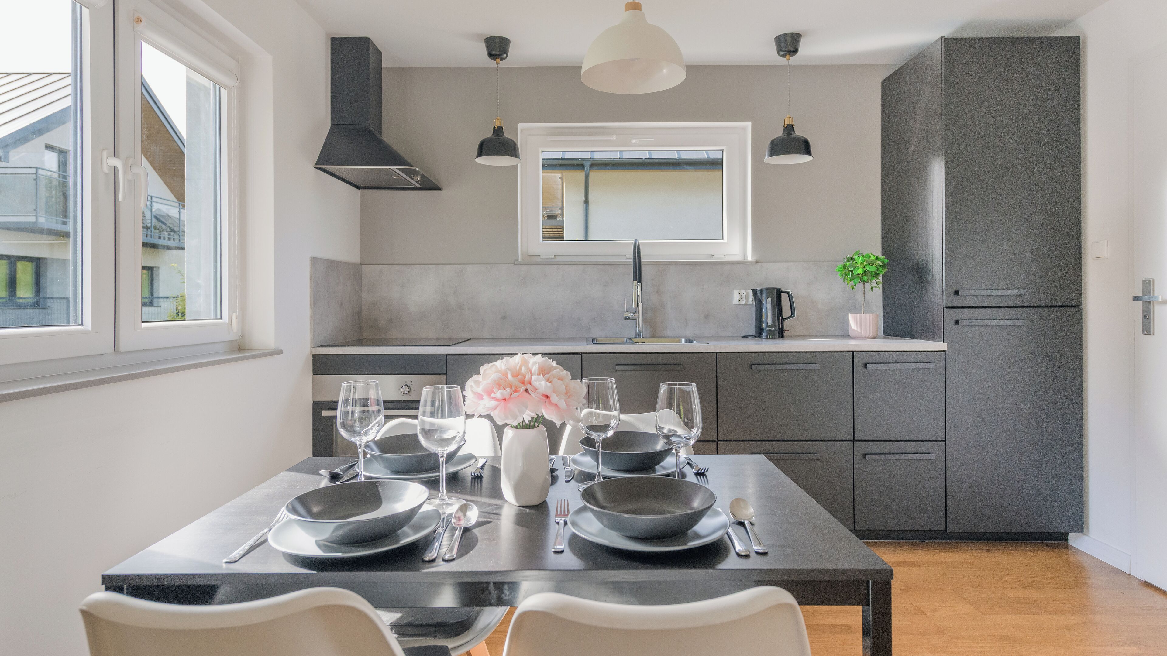 Apartamento (28C/2) | Cocina privada | Frigorífico, placa de cocina, hervidor eléctrico y utensilios de cocina