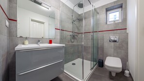 Apartment (6 B) | Bathroom