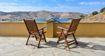 Otzia Bay House with a sea view, only 5 minutes by foot to the beach of Otzia.