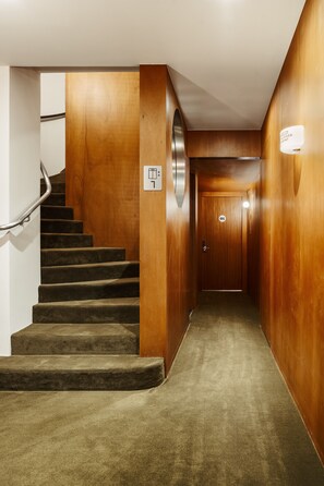 Reception - Edgar Suites Bouchardon (Paris)