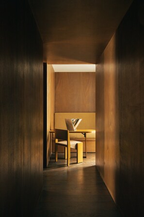 Superior Studio | Living area | Flat-screen TV, Netflix, streaming services, offices - Edgar Suites Bouchardon (Paris)