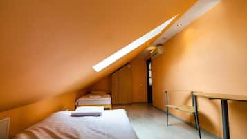 Economy Twin Room | 1 bedroom, iron/ironing board, free WiFi