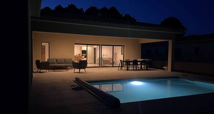 Ideal vacation: spacious villa, private pool, close to beaches and shops