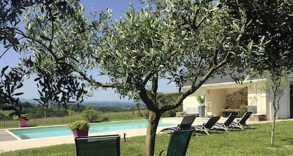 Maison Familiale Avec Piscine Entre Mer et Montagne