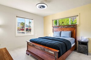3 habitaciones, tabla de planchar con plancha y acceso a internet
