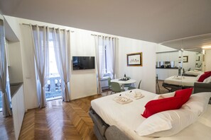 Iron/ironing board, free WiFi, bed sheets
