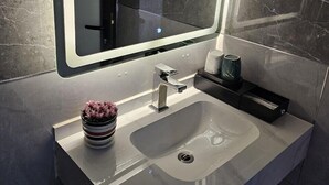 Bathroom - Milano Hotel (Hai Phong)