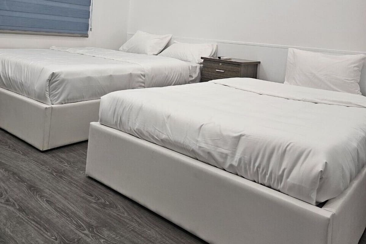 Deluxe Quadruple Room | Desk, blackout drapes, soundproofing, iron/ironing board